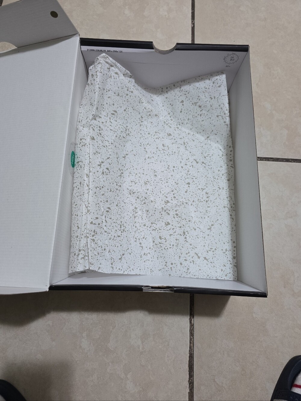 Empty Shoe Box - Picture 7 of 7